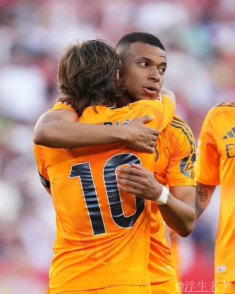 皇马2-0击败九人塞维利亚，姆巴佩连场破门并造红牌+击中门框