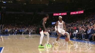 亚历山大快速反应 命中关键后撤三分