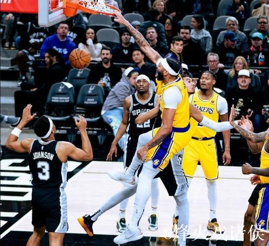 浓眉缺阵詹姆斯空砍39+7+6 湖人不敌灰熊2连败